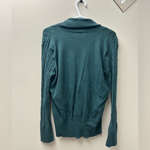 Denver Hayes Green Cable Knit V Neck Sweater - Picture 3 of 5